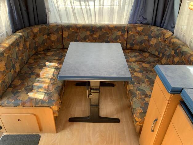 Hobby De Luxe 495 UF