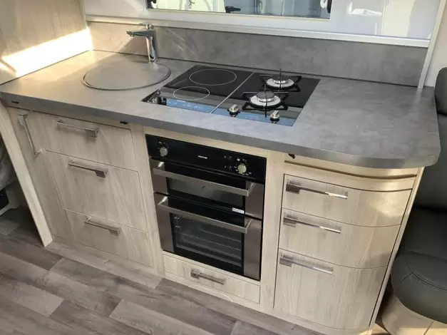 Kabe Imperial 740 TDL KS Helemaal compleet