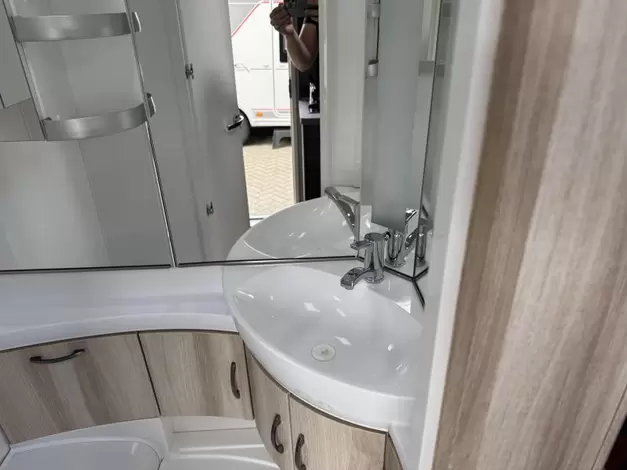 Hobby De Luxe 490 KMF