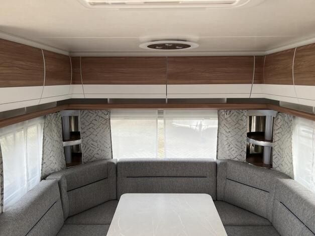 Hobby De Luxe 460 UFE