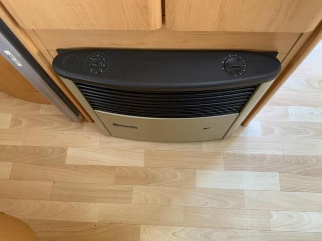 Hobby De Luxe 460 UFE