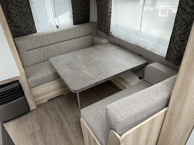 Hobby De Luxe 440 SF