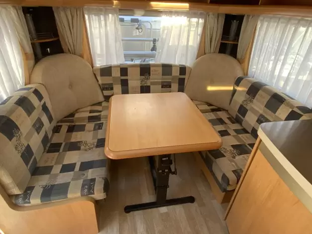 Hobby De Luxe 460 UFE