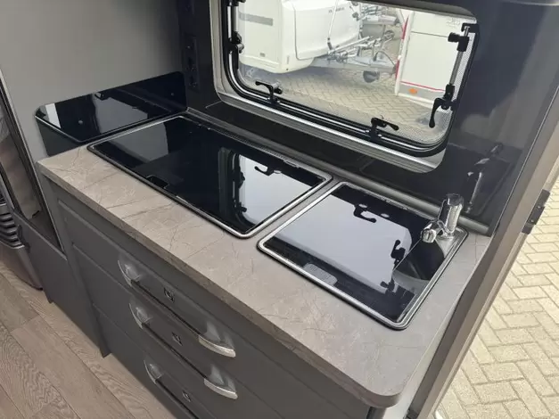 Hobby De Luxe 490 KMF