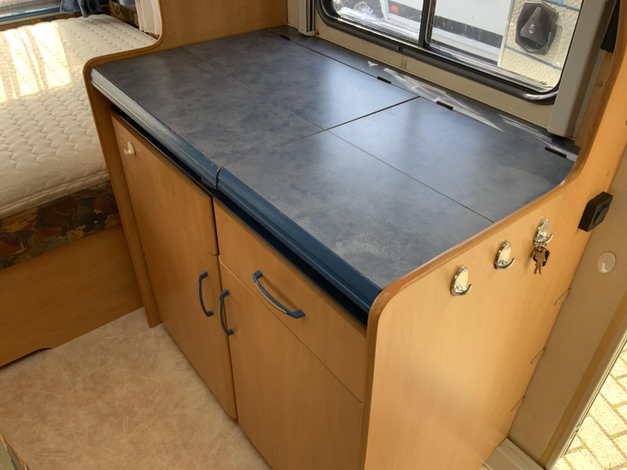 Hobby De Luxe 400 SF (1048100)