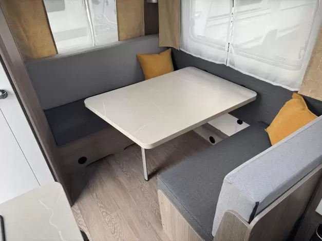 Hobby On Tour 390 SF