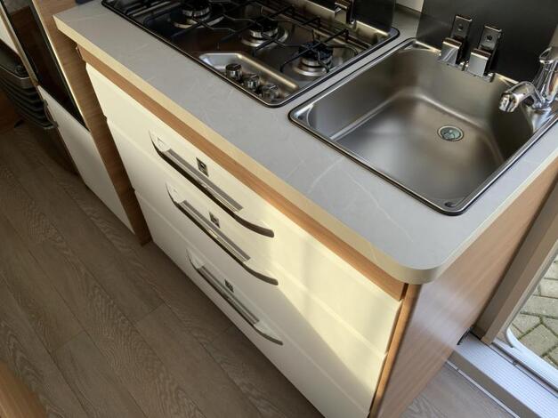 Hobby De Luxe 490 KMF
