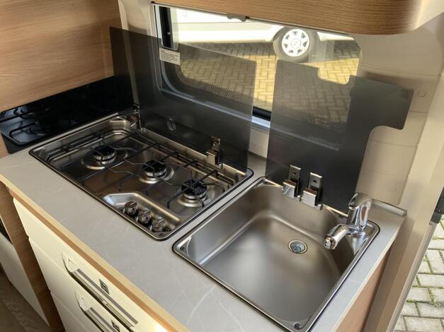 Hobby De Luxe 490 KMF