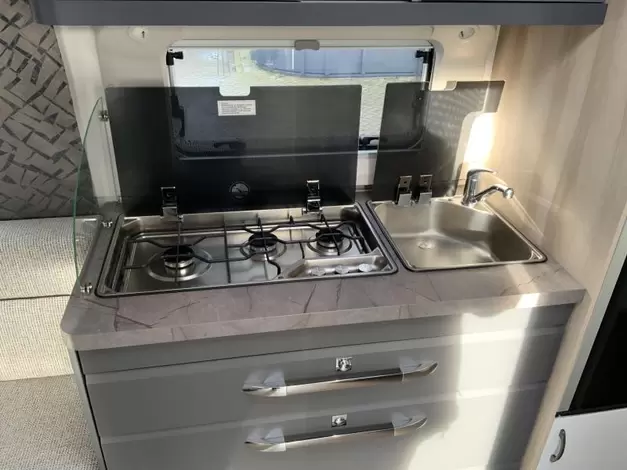 Hobby De Luxe 460 UFE Mover + vloerverwarming